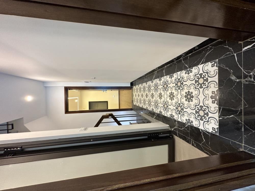 Bán nhà Thạch Bàn, Ô Tô Vào Cửa, 45m2, 8.8 tỷ - Vị Trí Đẹp