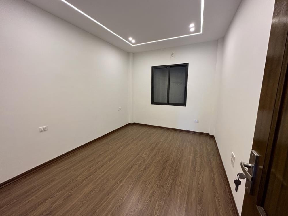 Bán nhà Thạch Bàn, Ô Tô Vào Cửa, 45m2, 8.8 tỷ - Vị Trí Đẹp
