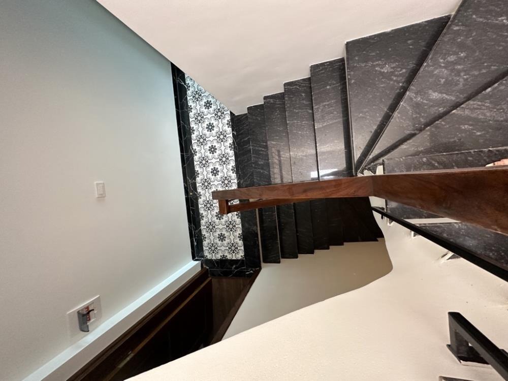 Bán nhà Thạch Bàn, Ô Tô Vào Cửa, 45m2, 8.8 tỷ - Vị Trí Đẹp