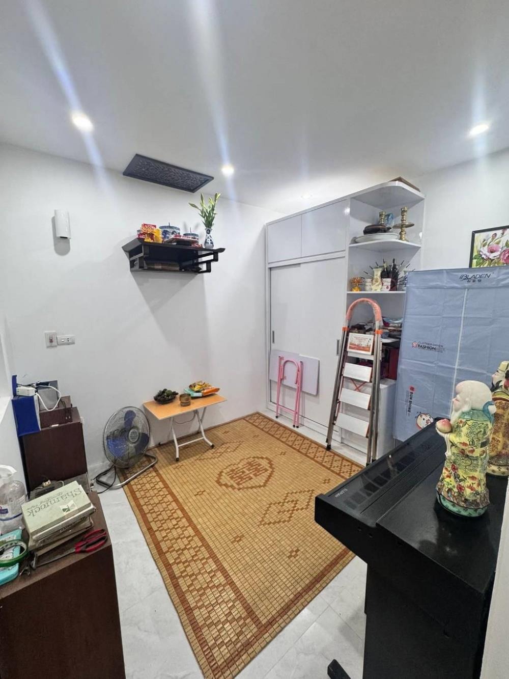 Nhà Hào Nam - Đống Đa: 4.8 tỷ - 17m2 - 3 Tầng - Mặt Tiền 4.5m