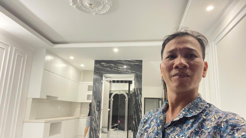 Nhà phố Ngô Gia Tự - Long Biên: Thang Máy, Ô Tô Đỗ Cổng, Giá 8 Tỷ