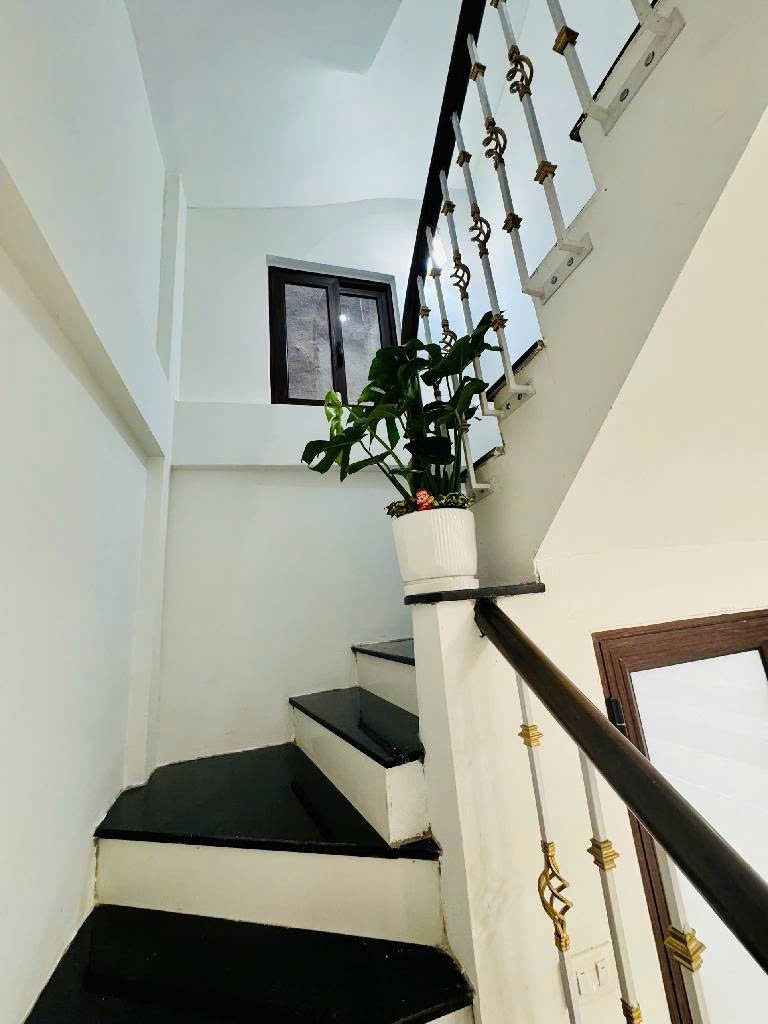 Nhà Đẹp Full Nội Thất, Ngõ 184 Đê Trần Khát Chân - Giá 6.8 Tỷ