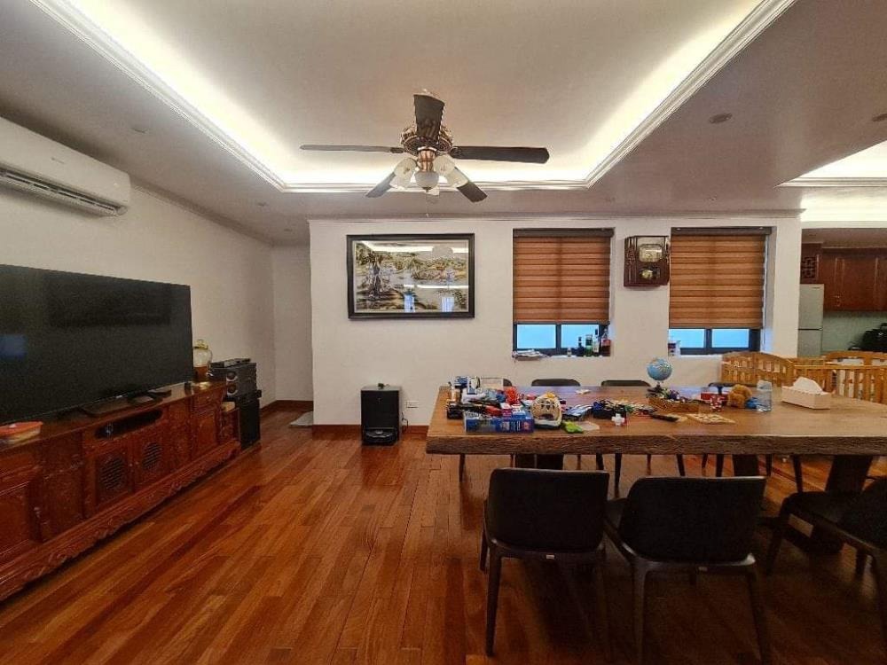 Bán Biệt Thự Vườn Đào 300m2, View Hoa, Cạnh Lotte, Giá 140 Tỷ
