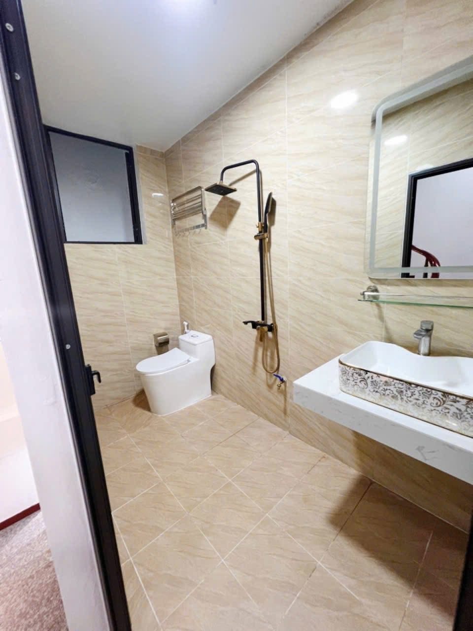 Bán Nhà Đẹp Tây Hồ - 5 Tầng, 3 Phòng Ngủ, Full Nội Thất - Giá 7.2 Tỷ