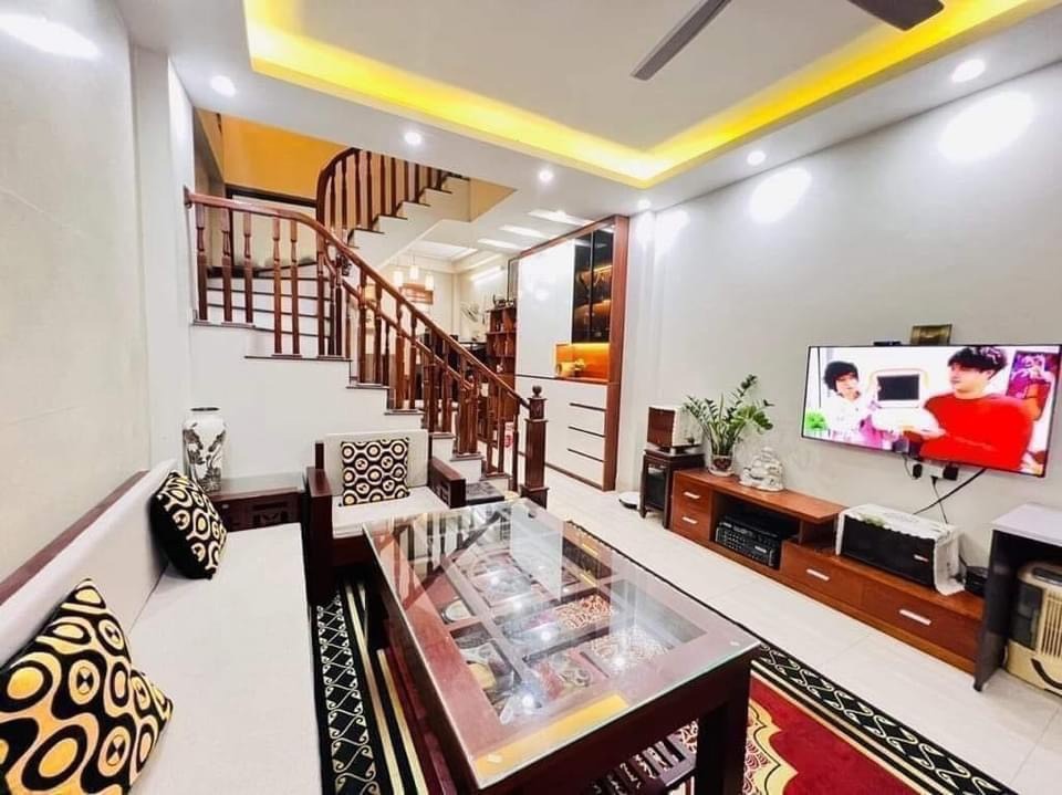 Nhà Ô Tô Đỗ Cửa, Giá Chỉ 6.03 Tỷ - Vị Trí Đắc Địa Ngô Thì Nhậm