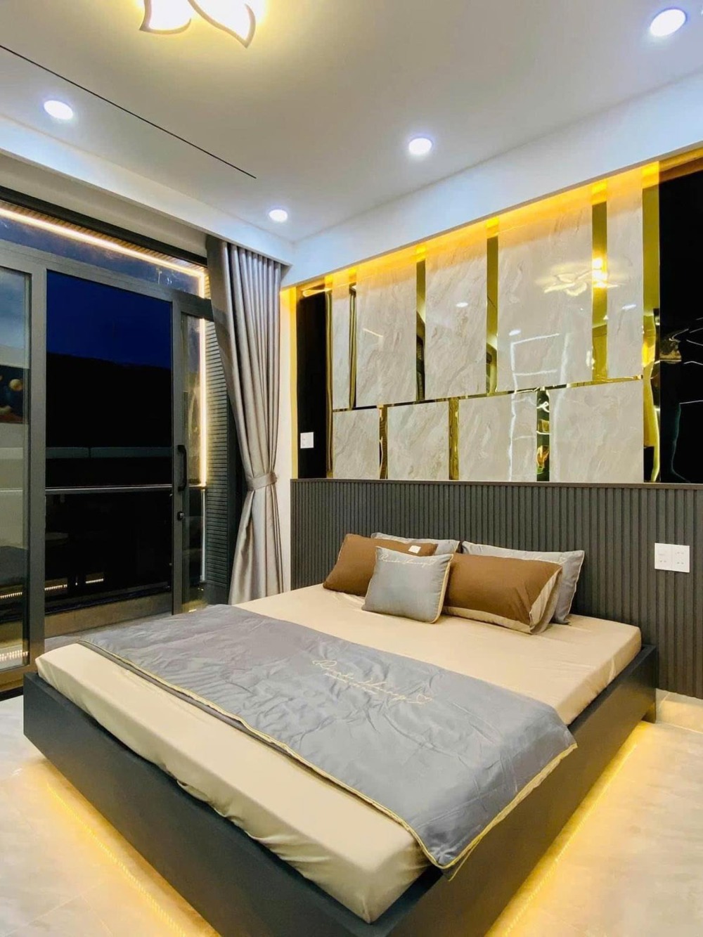 Nhà Mặt Phố Trần Đăng Ninh - Vị Trí Đắc Địa, Kinh Doanh, An Sinh