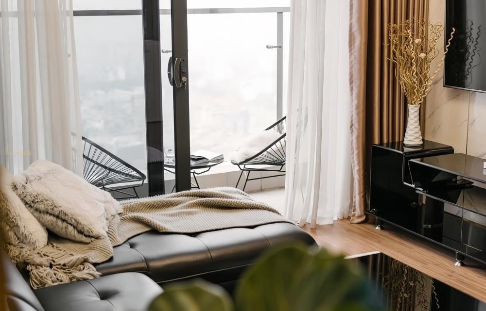 Bán Căn 2PN VinHomes Capital: 73m2 Full Đồ, Giá 7.3 Tỷ