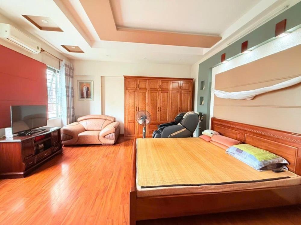 Bán Nhà Chùa Láng - Đống Đa: 4 Tầng, Ô Tô Vào Nhà, Giá 15.3 Tỷ