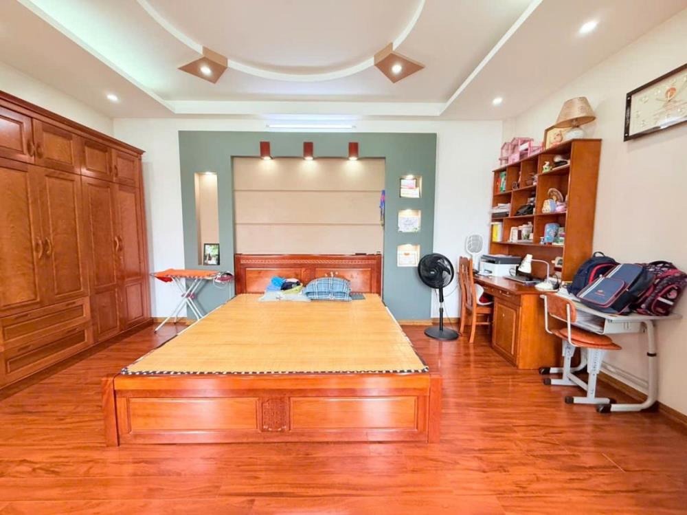 Bán Nhà Chùa Láng - Đống Đa: 4 Tầng, Ô Tô Vào Nhà, Giá 15.3 Tỷ