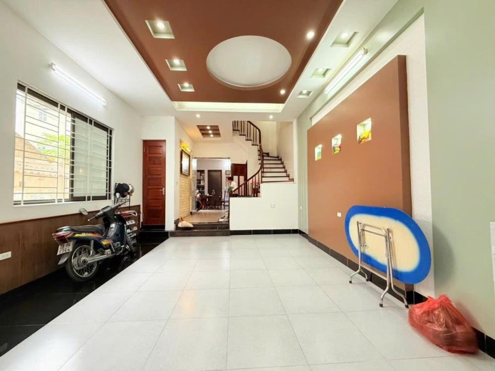 Bán Nhà Chùa Láng - Đống Đa: 4 Tầng, Ô Tô Vào Nhà, Giá 15.3 Tỷ