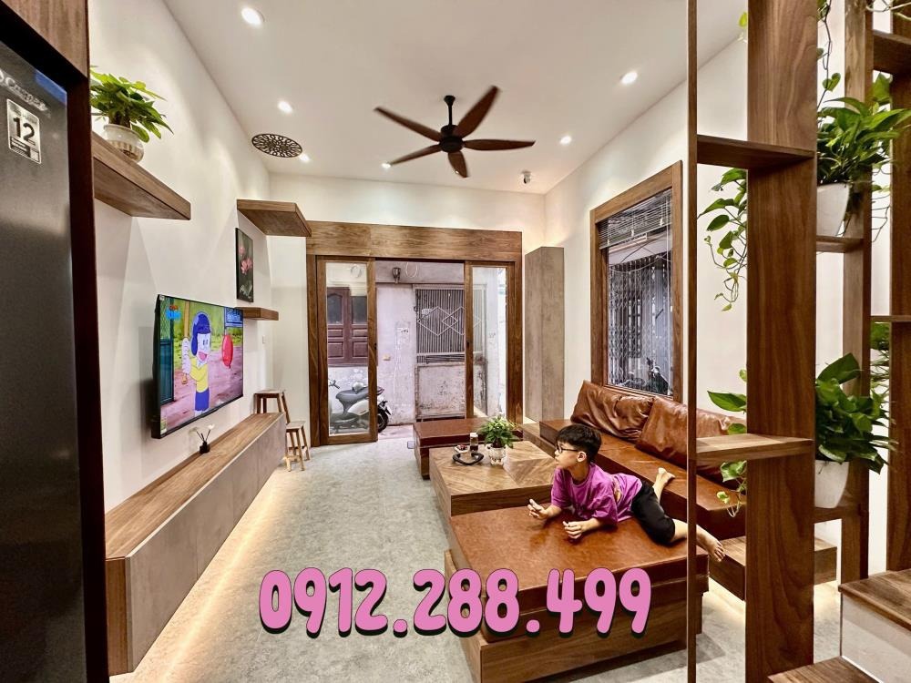 Bán nhà phố Hai Bà Trưng: Lô góc 32m² - 7.05 tỷ - Vị trí đẹp, Nội thất hiện đại