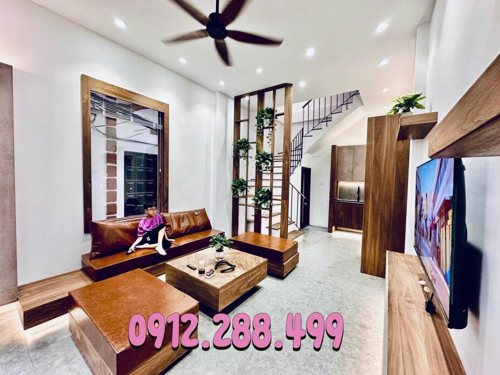 Bán nhà phố Hai Bà Trưng: Lô góc 32m² - 7.05 tỷ - Vị trí đẹp, Nội thất hiện đại