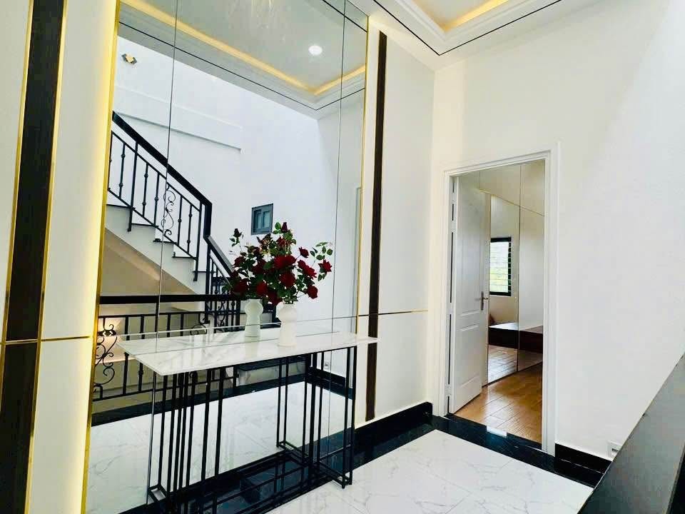Cần tiền sang lại nhà đang cho thuê 30tr/tháng, vị trí đẹp, giá 4.5 tỷ