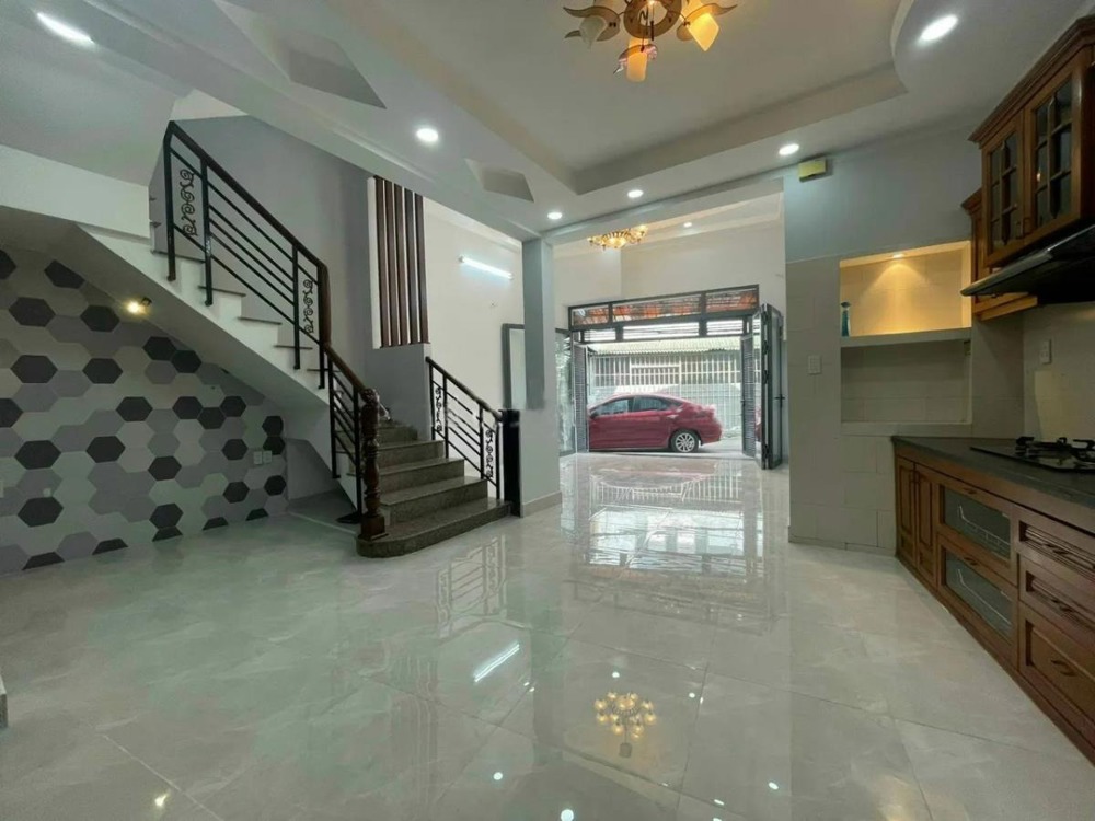 Bán Gấp Nhà Đường Hoa Lan, Quận Phú Nhuận - 3 Lầu, Tiện Kinh Doanh