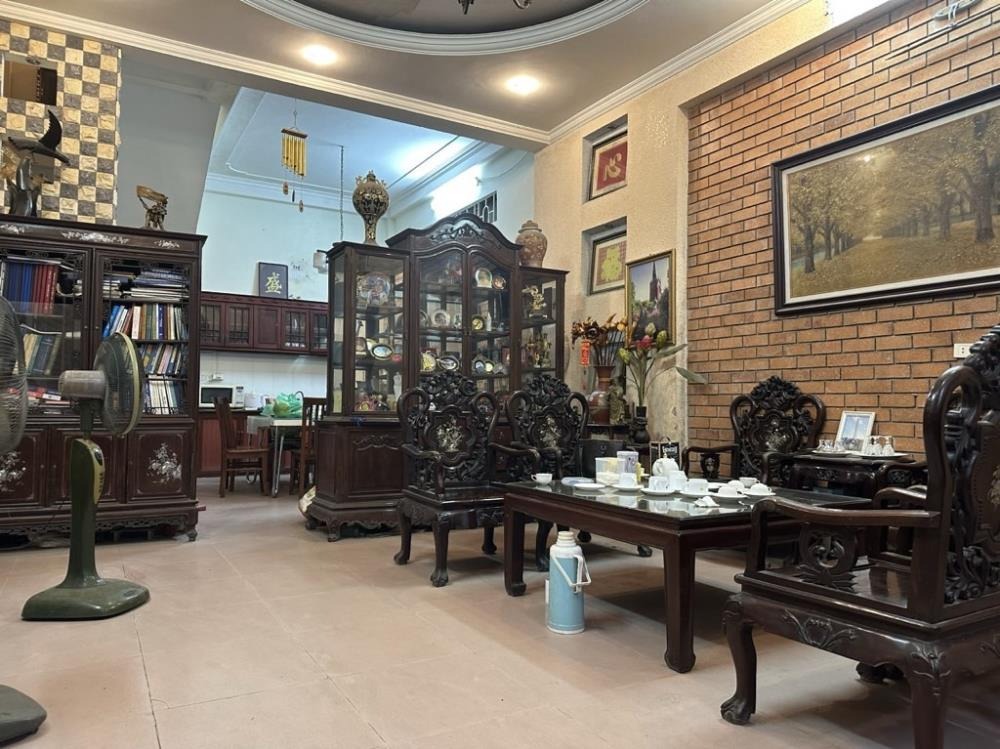 Bán nhà Chùa Láng - Vị trí VIP, Ô tô vào nhà, Giá Tốt