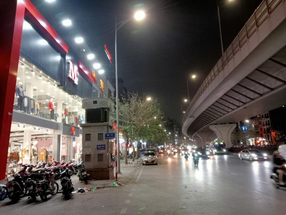 Mặt phố Minh Khai: Vị trí kinh doanh đỉnh, hai mặt thoáng, vỉa hè rộng