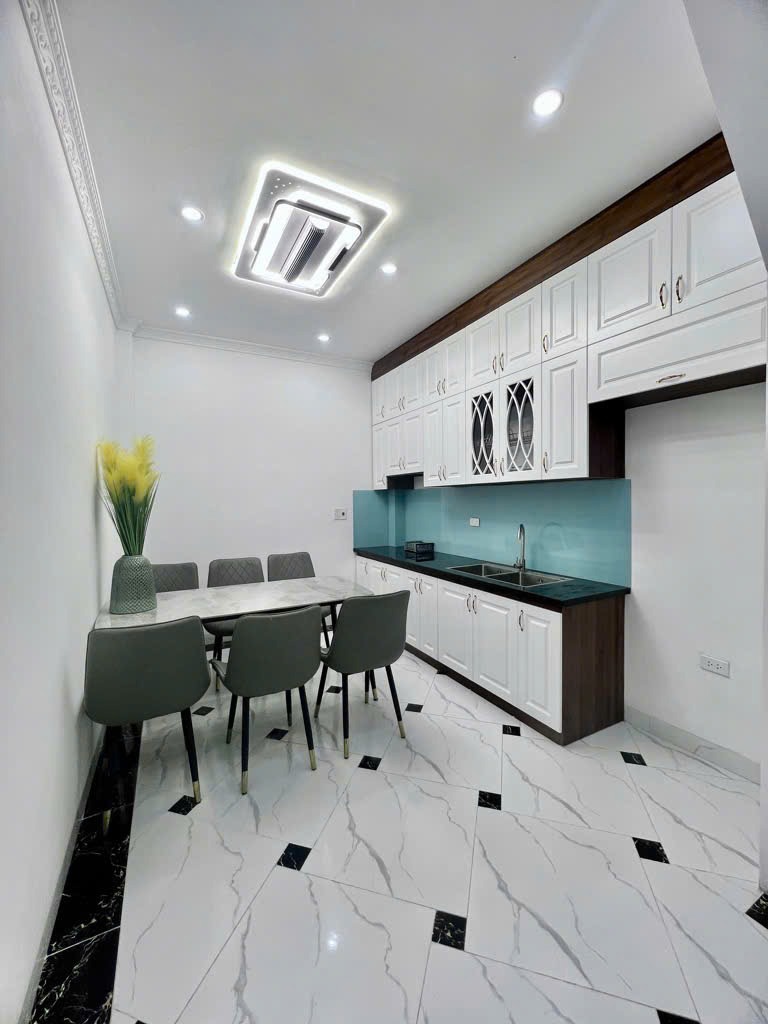 Bán nhà mới 5 tầng, 6 phòng ngủ, vị trí đẹp Vĩnh Hưng, Hoàng Mai - 7.6 tỷ