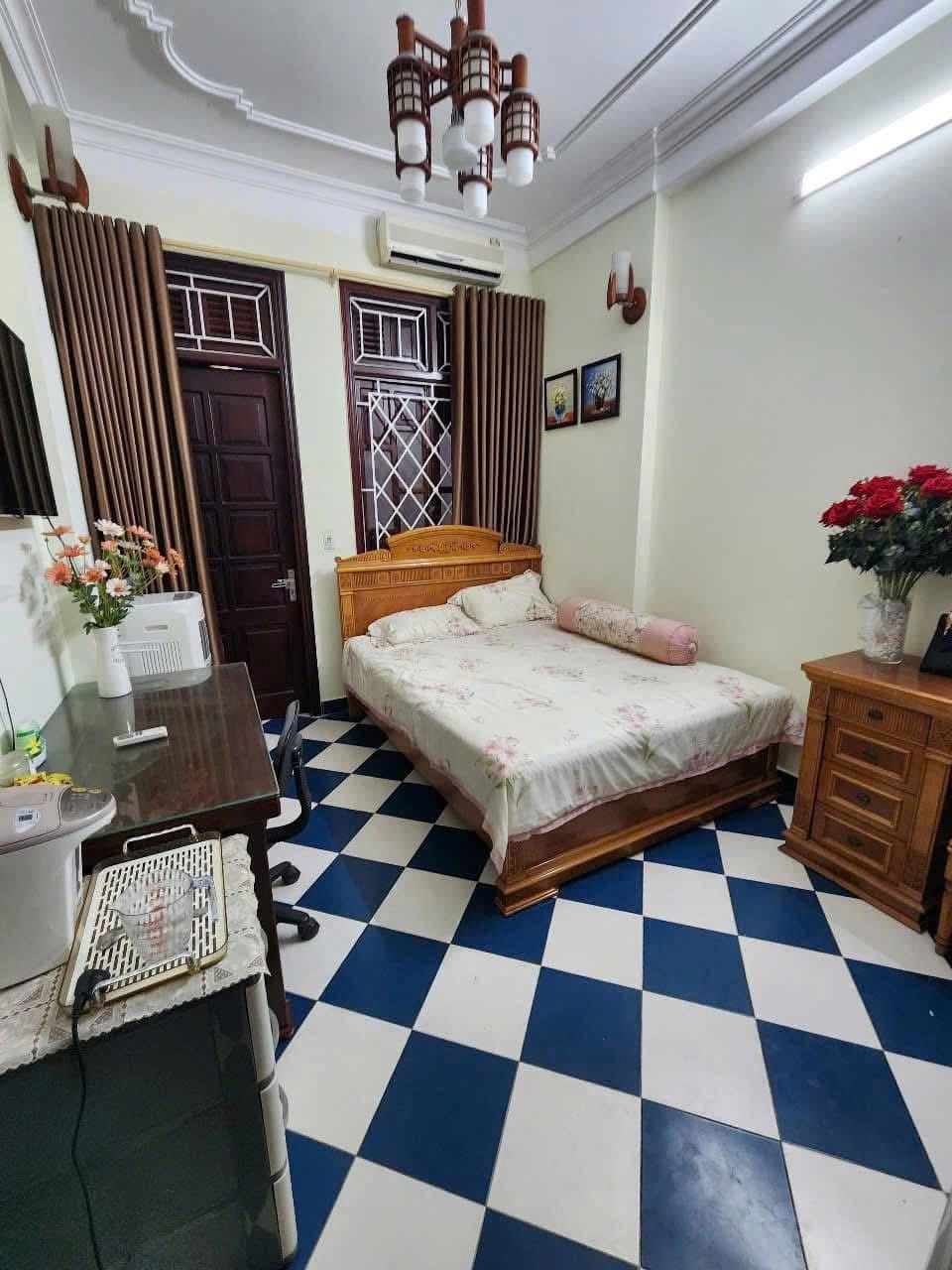 Cho Thuê Nhà 5 Tầng Full Nội Thất, Phố Phương Mai, Đống Đa - 15tr/tháng