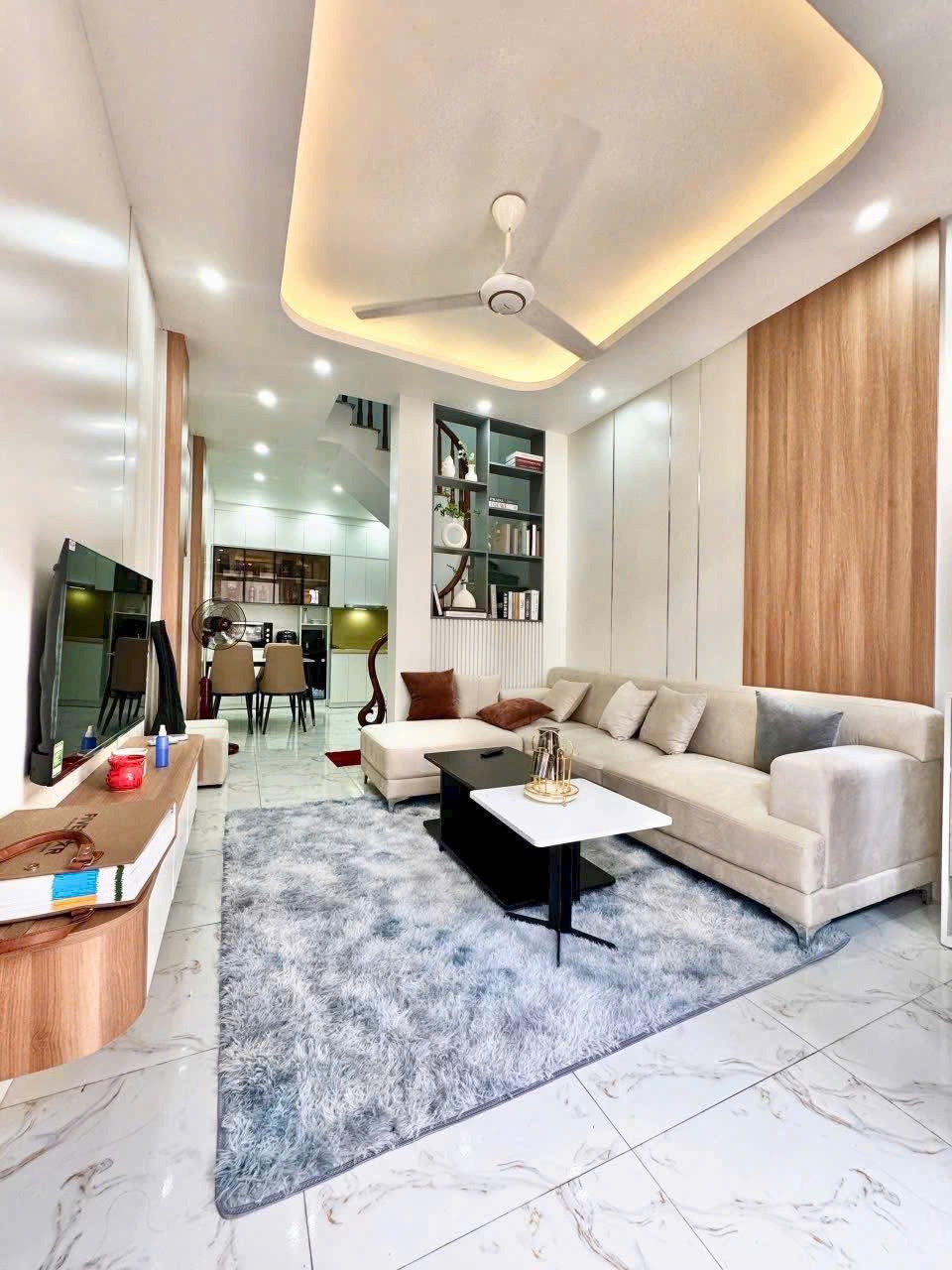 Vị trí đẹp - Nhà 30m2 x 5 tầng, Full Nội Thất - Khu đô thị Việt Hưng