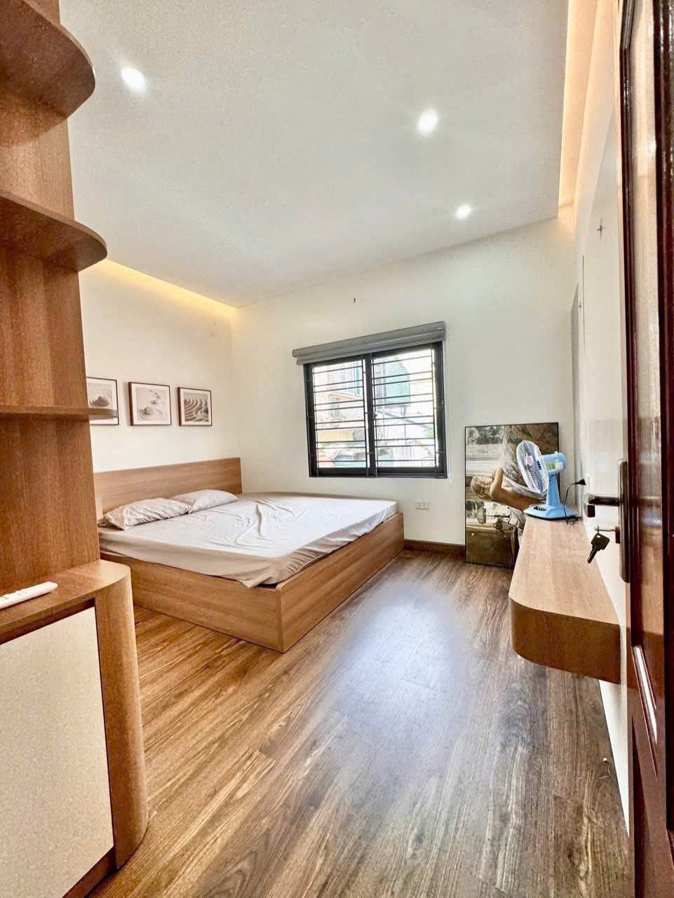 Vị trí đẹp - Nhà 30m2 x 5 tầng, Full Nội Thất - Khu đô thị Việt Hưng