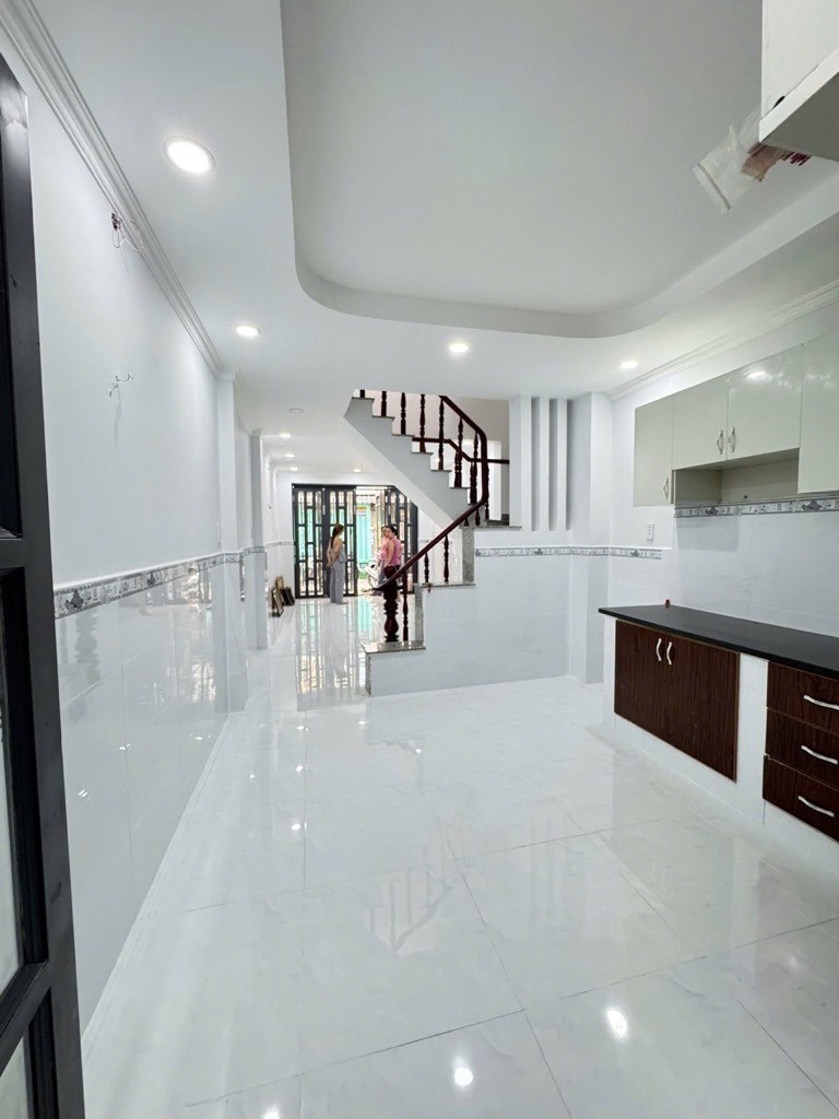 Hẻm Xe Hơi Tân Thới Hiệp 21: Nhà 2 Tầng, 3.68 Tỷ - Vị Trí Đắc Địa