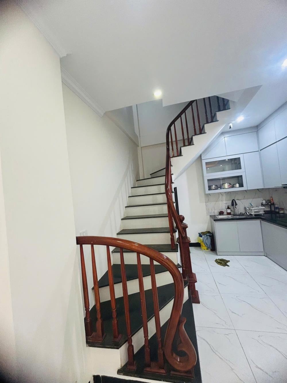 Bán Nhà Kim Chung Hoài Đức: 5 Tầng, Full Nội Thất, Gần Chợ Lai Xá