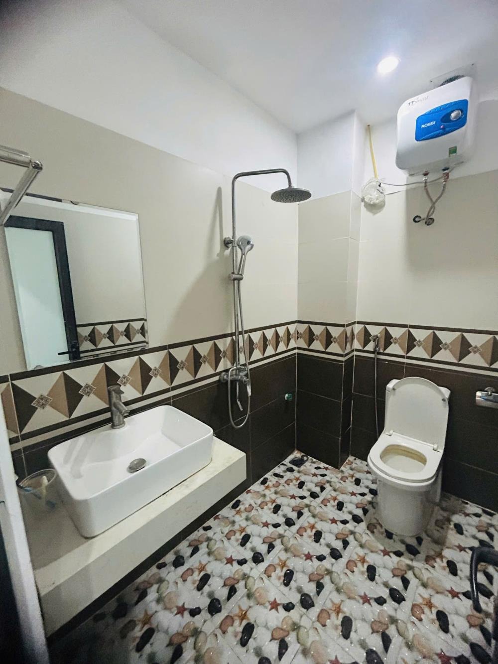 Bán Nhà Kim Chung Hoài Đức: 5 Tầng, Full Nội Thất, Gần Chợ Lai Xá