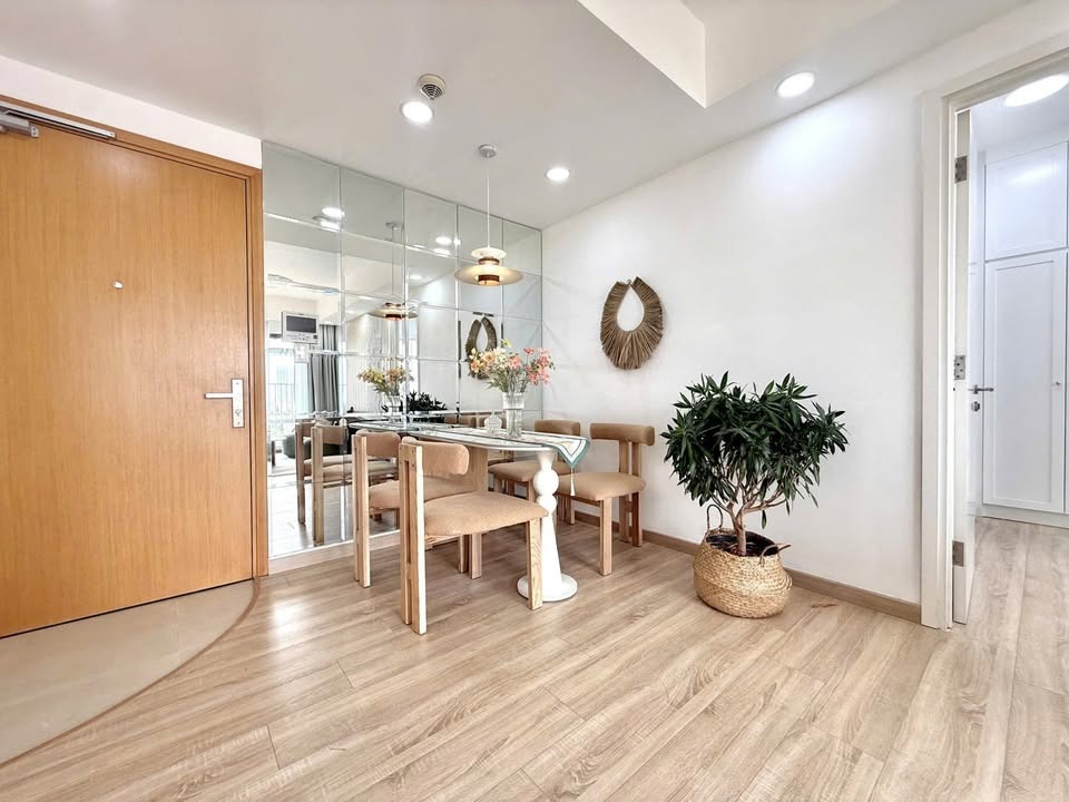 Căn Hộ 2PN Đẳng Cấp, Full Nội Thất - Ngã 6 Phạm Văn Đồng - Giá 1.9 Tỷ