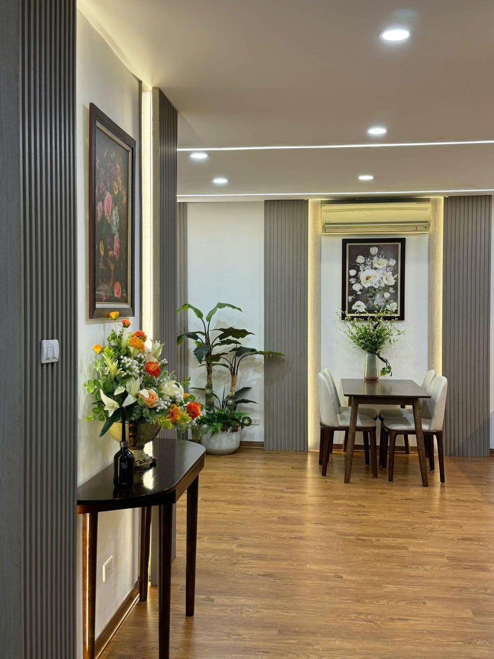 Chính chủ bán căn hộ Hapulico Complex 102m2, 3PN, Shophouse, Giá 8.x tỷ
