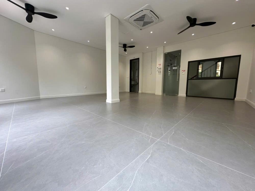 Cho Thuê Nhà Ngõ 156 Võ Chí Công - 30 Triệu/Tháng - 170m2 - 4 Tầng