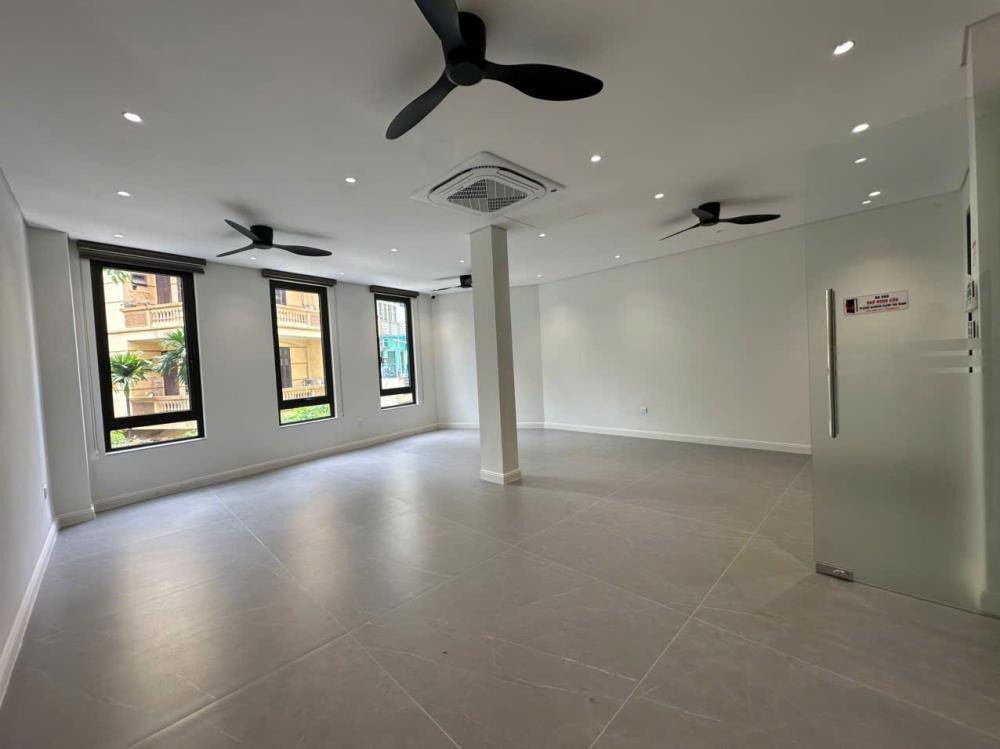 Cho Thuê Nhà Ngõ 156 Võ Chí Công - 30 Triệu/Tháng - 170m2 - 4 Tầng