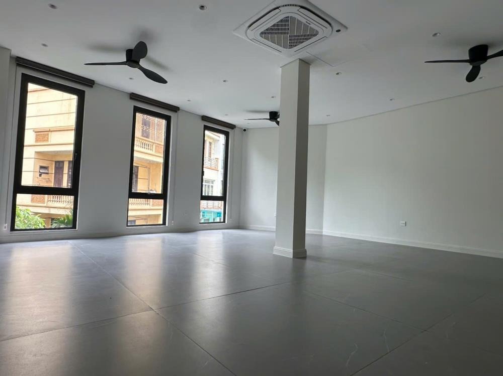Cho Thuê Nhà Ngõ 156 Võ Chí Công - 30 Triệu/Tháng - 170m2 - 4 Tầng