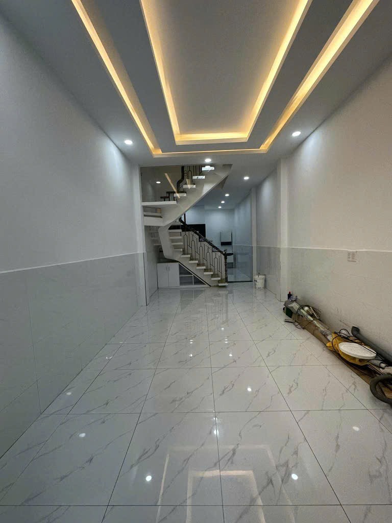 Nhà Quận 11 - 46m2, 3 Tầng, 4PN - Hẻm Ôtô Thông, Gần Chợ, Trường Học - Giá 6.8 Tỷ