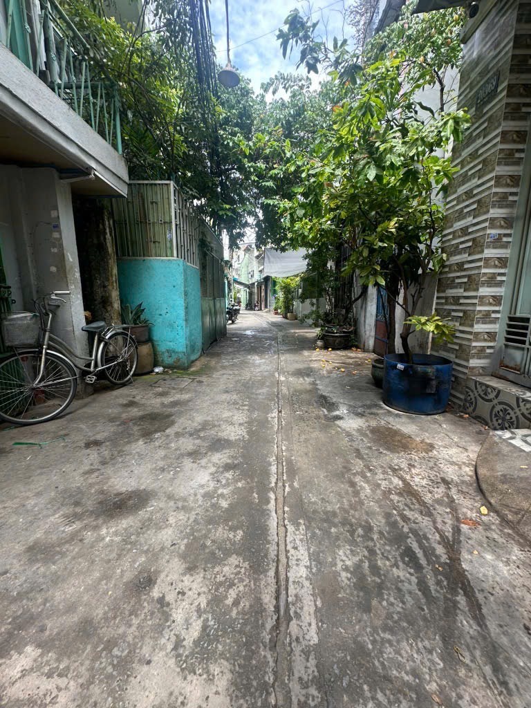 Nhà Quận 11 - 46m2, 3 Tầng, 4PN - Hẻm Ôtô Thông, Gần Chợ, Trường Học - Giá 6.8 Tỷ