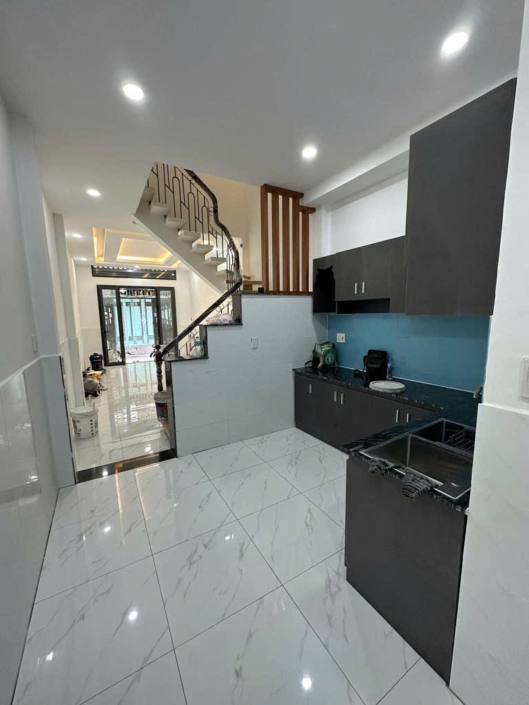 Nhà Quận 11 - 46m2, 3 Tầng, 4PN - Hẻm Ôtô Thông, Gần Chợ, Trường Học - Giá 6.8 Tỷ