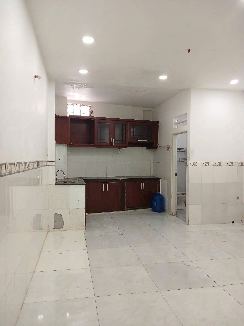 Bán nhà cấp 4, 54m2, 1 lầu, hẻm xe hơi, đường Dương Thiệu Tước, gần AEON Tân Phú - Giá 5.55 tỷ