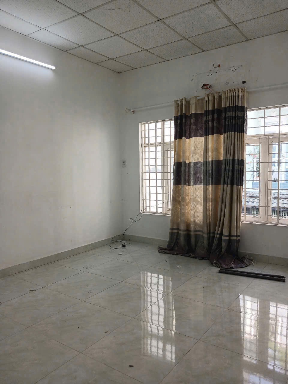 Bán nhà cấp 4, 54m2, 1 lầu, hẻm xe hơi, đường Dương Thiệu Tước, gần AEON Tân Phú - Giá 5.55 tỷ