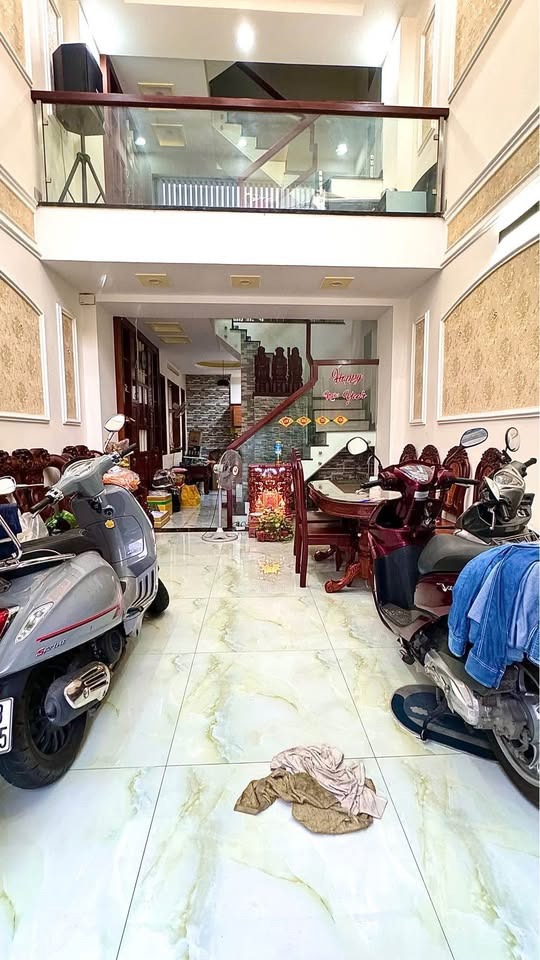 Bán nhà phố Bình Thạnh: 3 tỷ - Nguyễn Cửu Vân, 5PN, 22tr/tháng