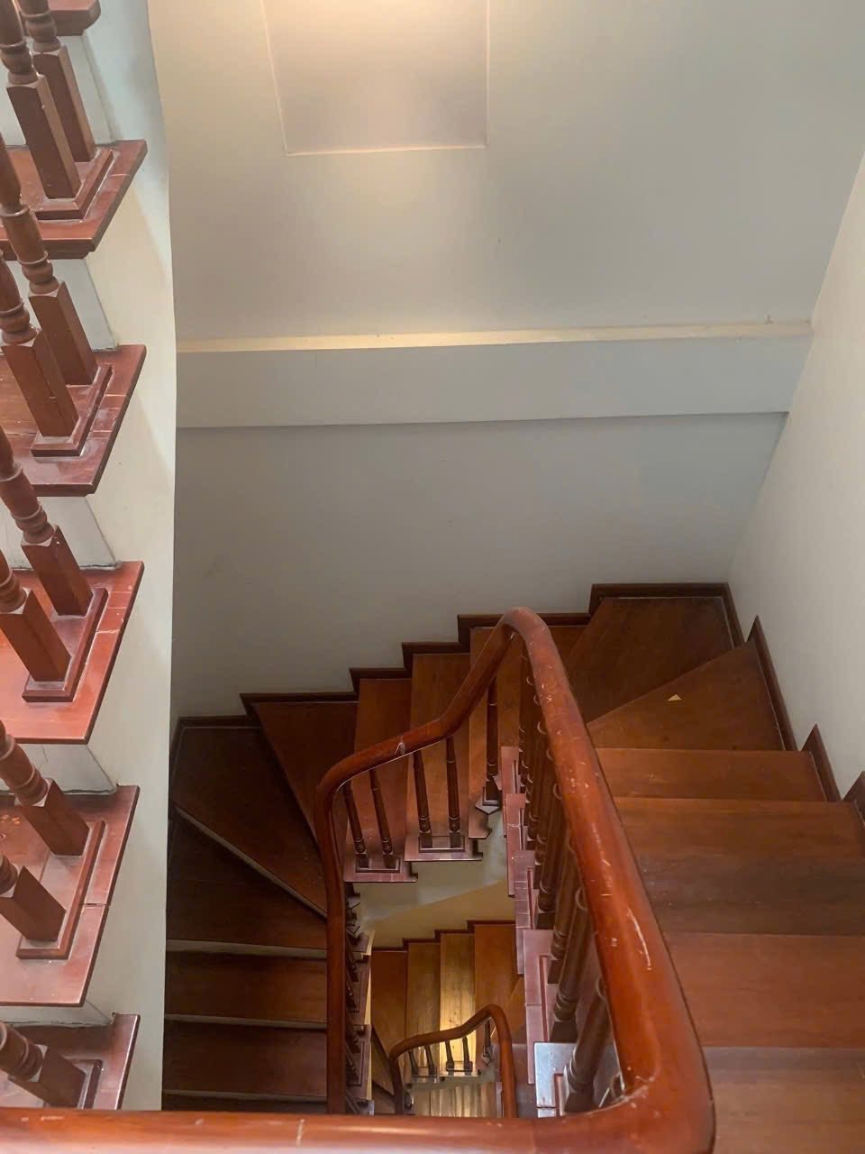 Bán nhà ngõ 68 Cầu Giấy: 44m2, 5 tầng, ô tô cách 40m, giá 11.6 tỷ