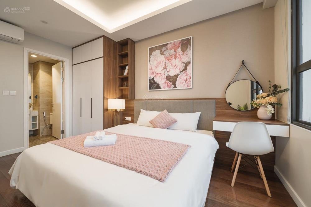 Bán Căn Hộ 2PN Vinhomes D’Capitale: View Hồ, Giá Tốt Nhất