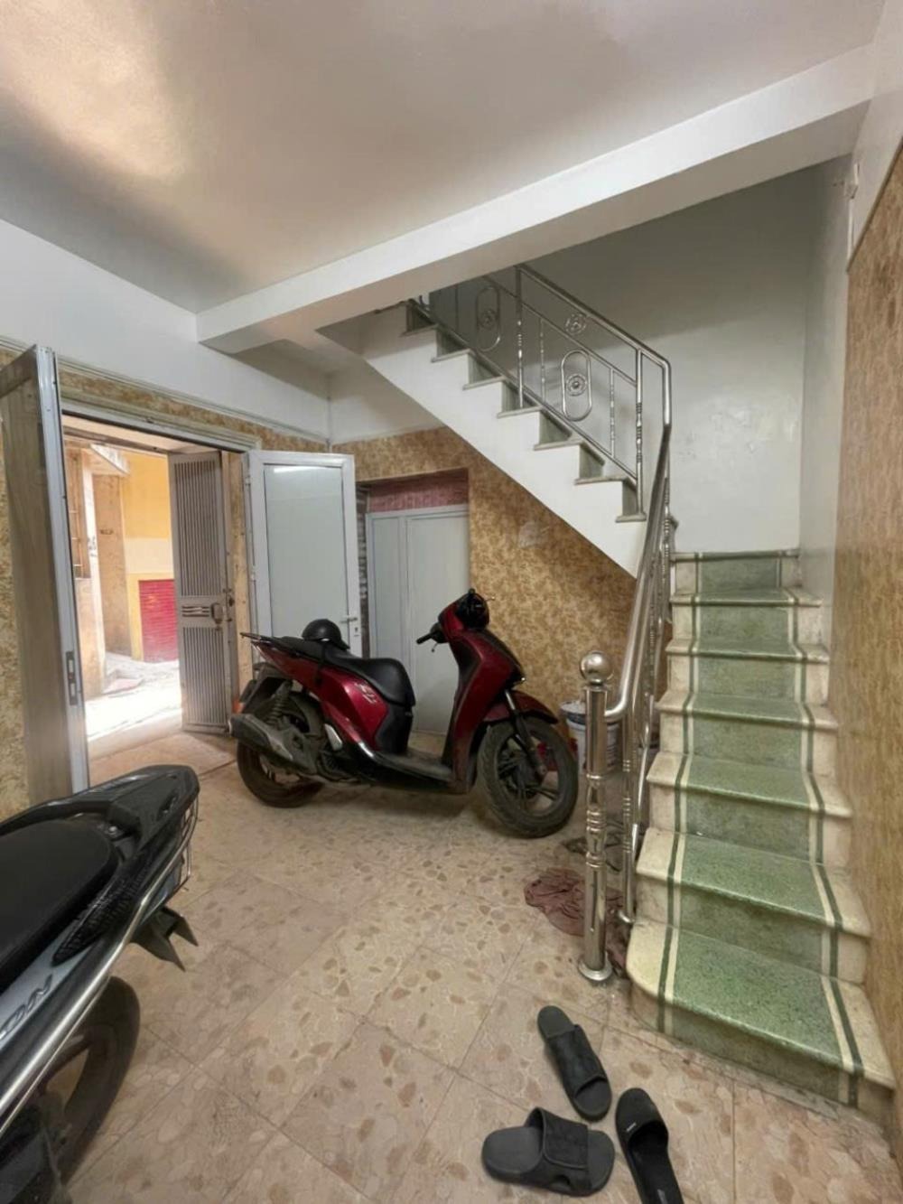Bán Nhà Đẹp La Thành, Ba Đình - 41m2, 4 Tầng, Giá 5.5 tỷ