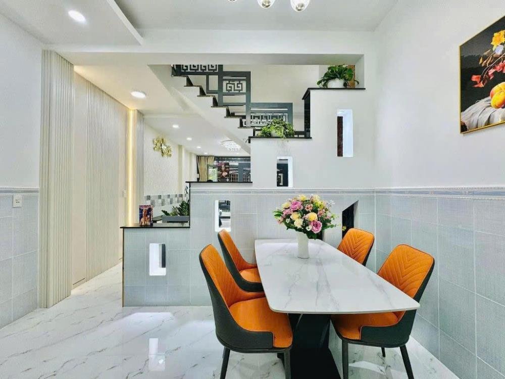 Bán Gấp Nhà 2 Lầu Thủ Đức - SHR - Giá 2.89 Tỷ