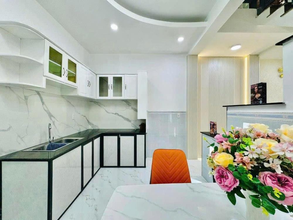 Bán Gấp Nhà 2 Lầu Thủ Đức - SHR - Giá 2.89 Tỷ