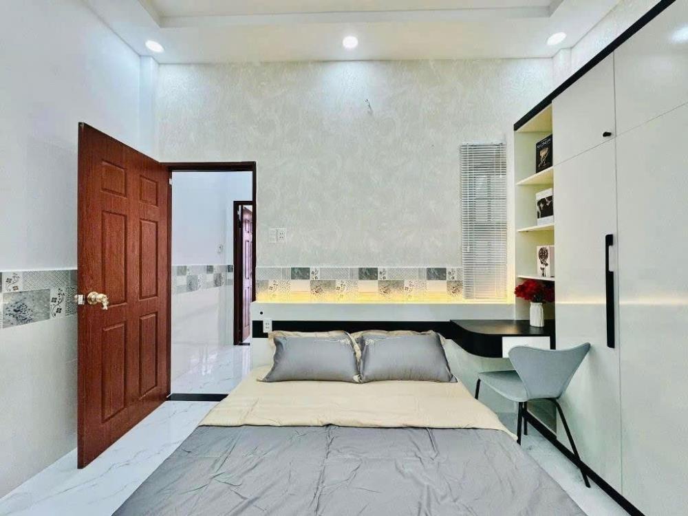 Bán Gấp Nhà 2 Lầu Thủ Đức - SHR - Giá 2.89 Tỷ