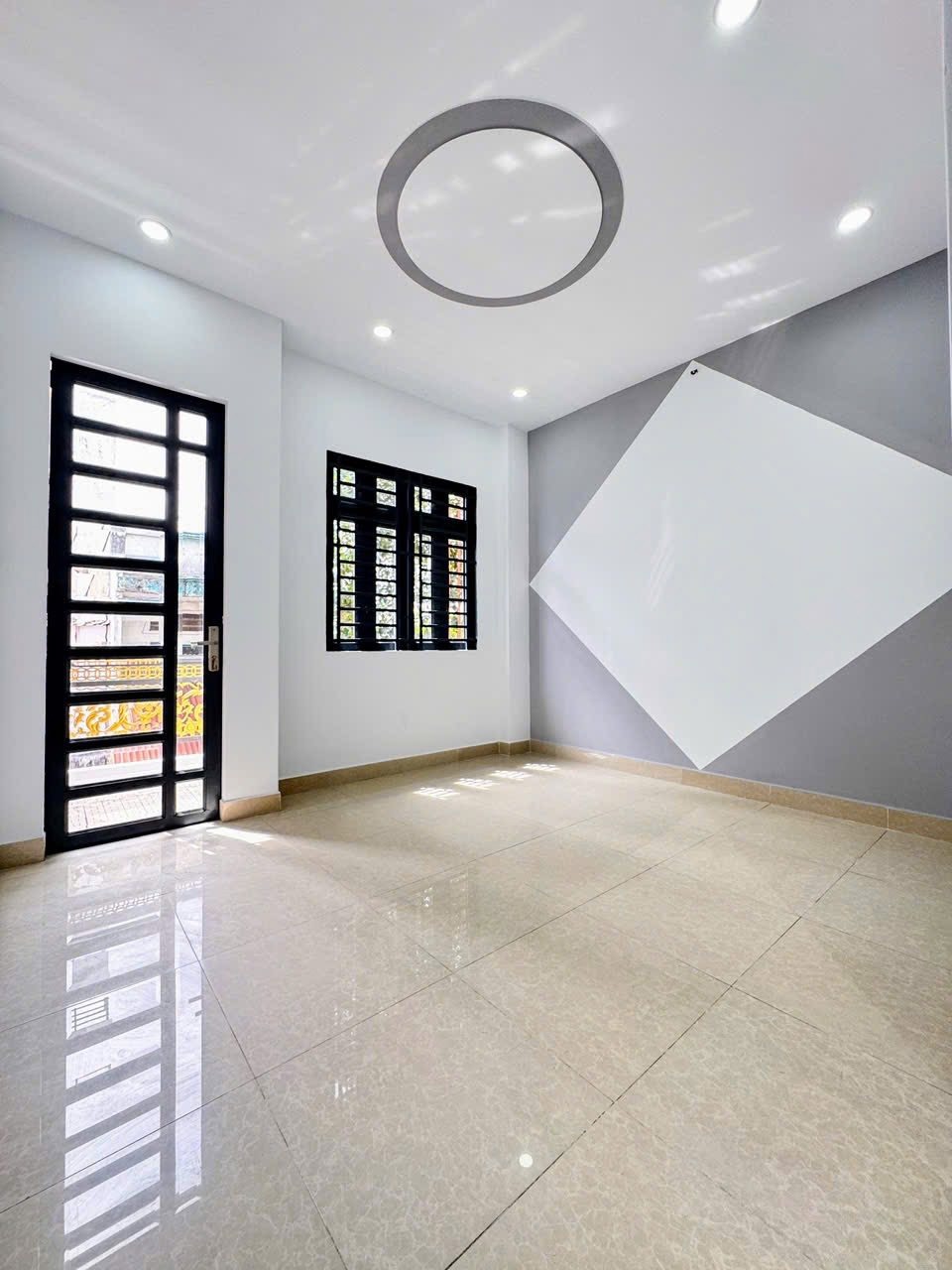 Nhà Đẹp Tân Phú - 4.25 tỷ - HXH - 40m2 - 1 Lầu - Gần Chợ