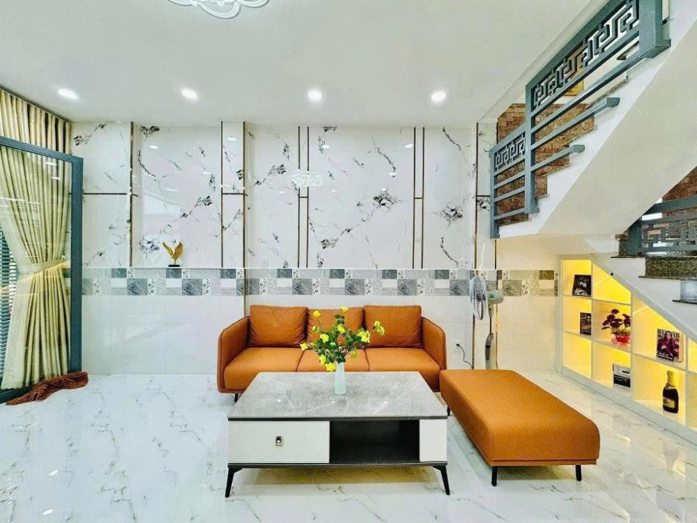Bán Gấp Nhà 2 Lầu Thủ Đức - SHR - Giá 2.89 Tỷ
