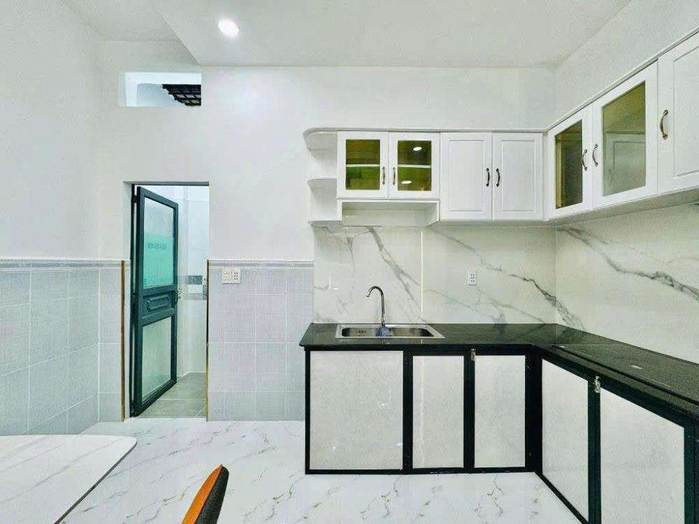 Bán Gấp Nhà 2 Lầu Thủ Đức - SHR - Giá 2.89 Tỷ