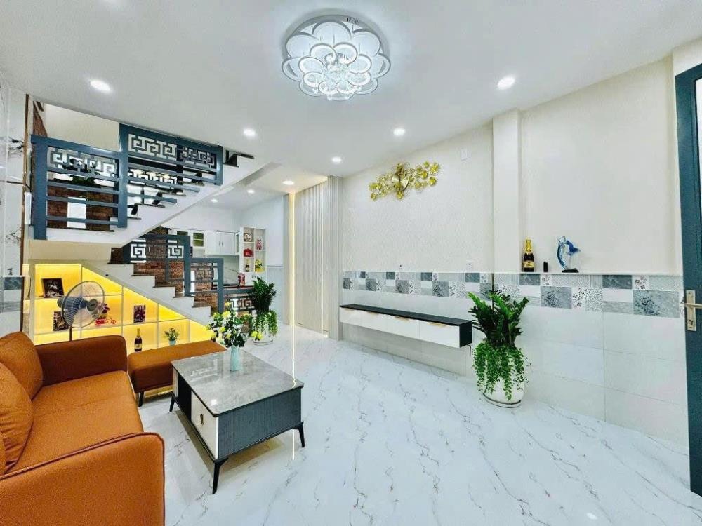 Bán Gấp Nhà 2 Lầu Thủ Đức - SHR - Giá 2.89 Tỷ