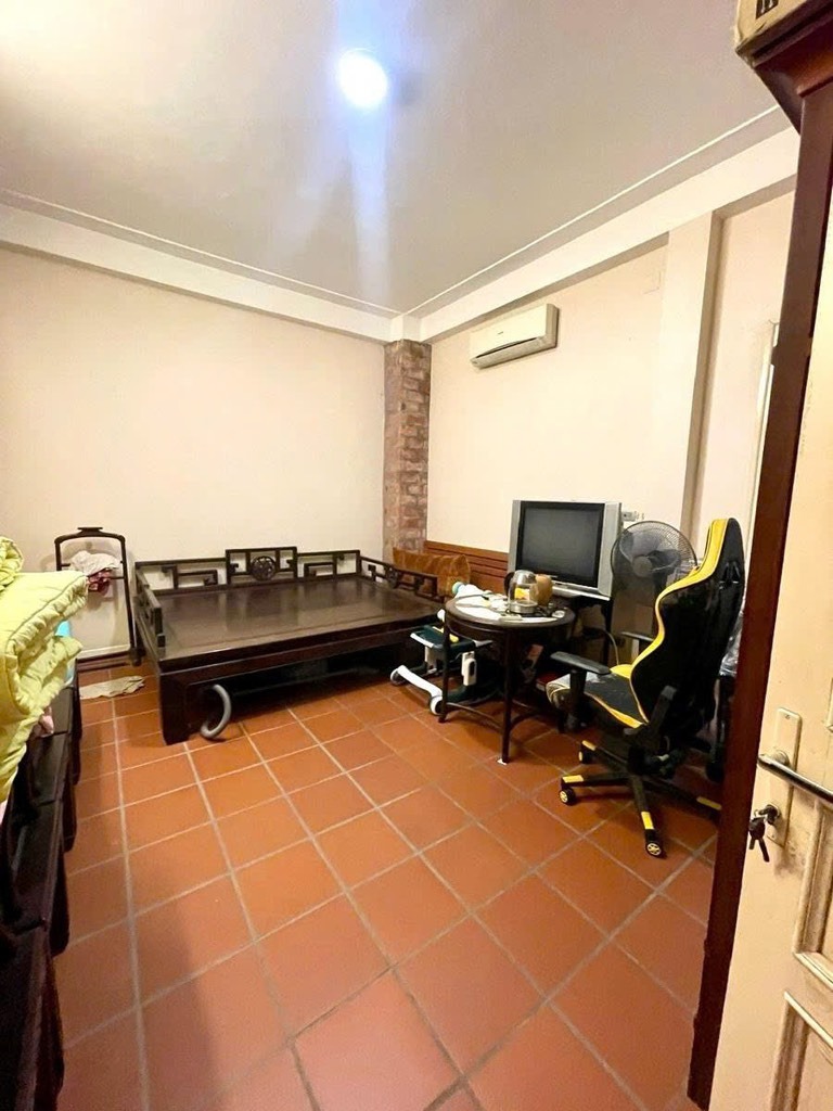 Bán nhà 80m2, 18 tỷ Hoàng Hoa Thám, Ba Đình - Mặt Tiền Rộng, Giá Tốt