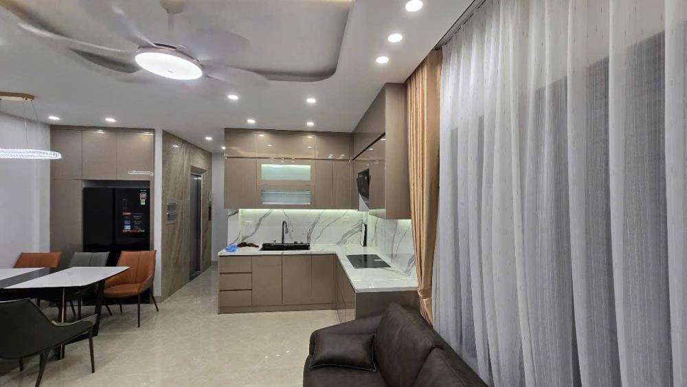 Nhà Phố Trần Duy Hưng - Full Nội Thất - View Phố Xanh - Giá Tốt